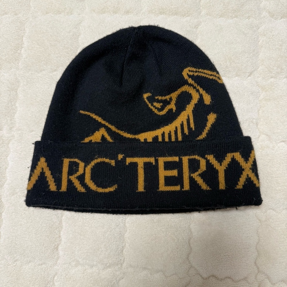 FW24 Arcteryx word toque beanie hat